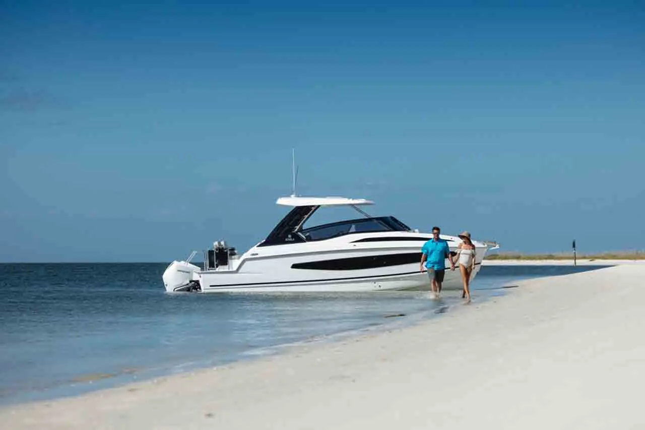 Aquila 32 Lifestyle image 17