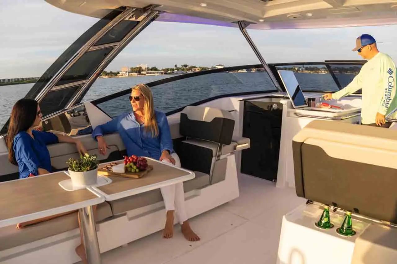 Aquila 32 Lifestyle image 20