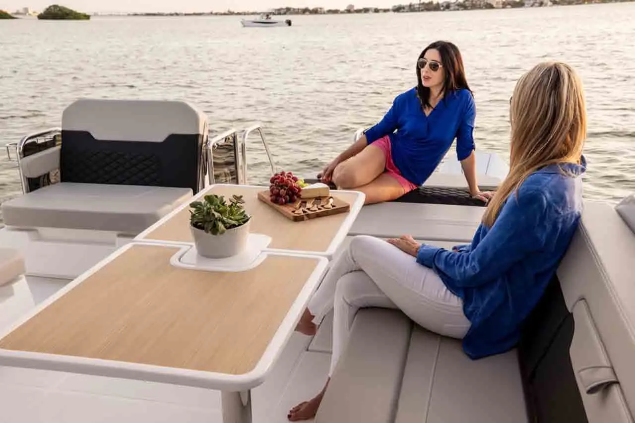 Aquila 32 Lifestyle image 21