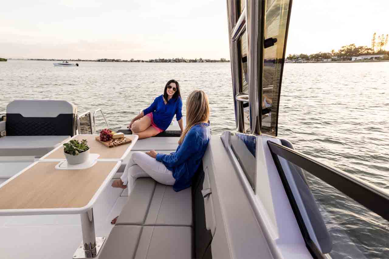Aquila 32 Lifestyle image 22