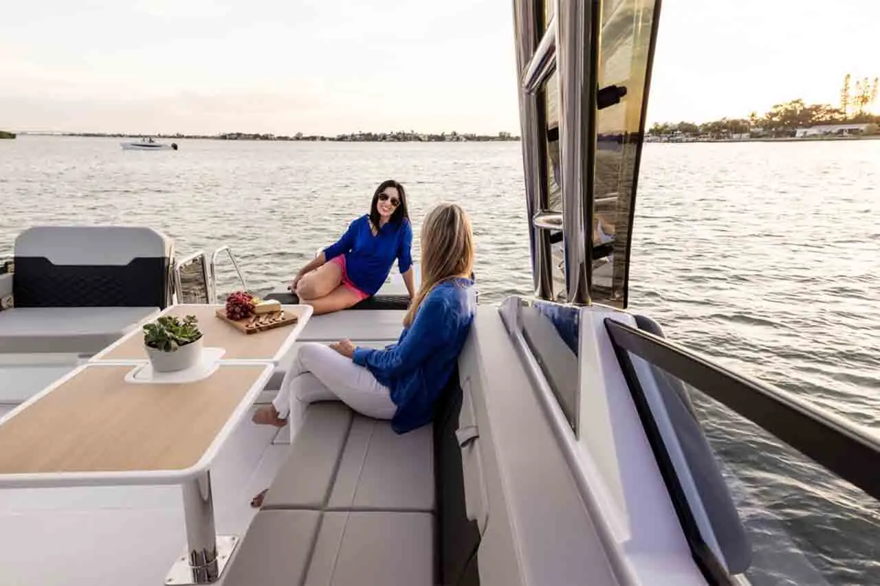 Aquila 32 Lifestyle image 22
