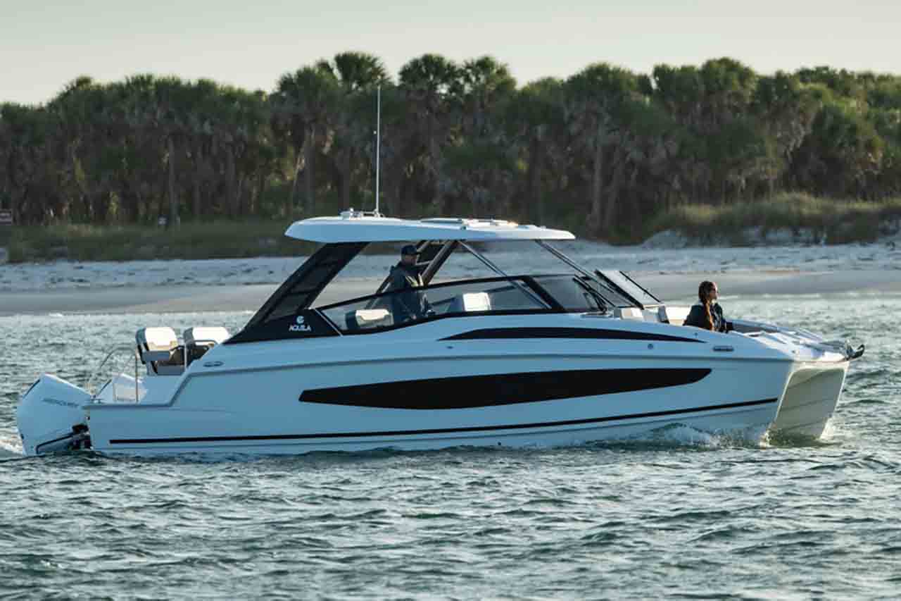 Aquila 32 Lifestyle image 25