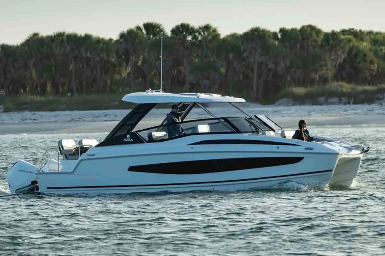 Aquila 32 Lifestyle image 25