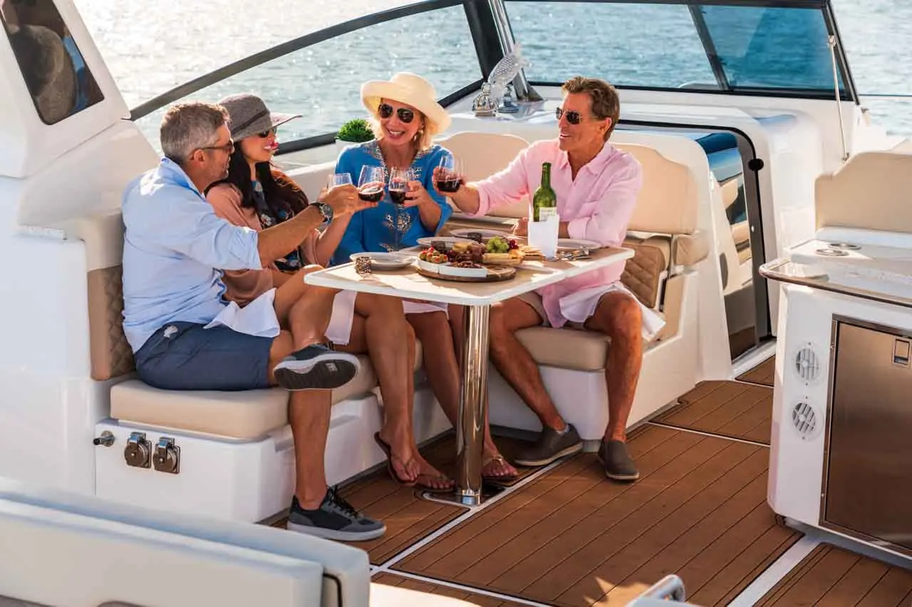 Aquila 36 Lifestyle image 12