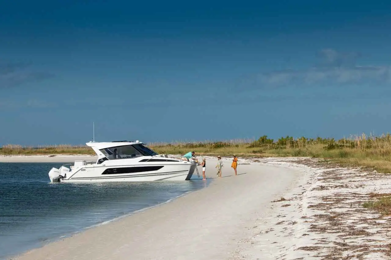 Aquila 36 Lifestyle image 23