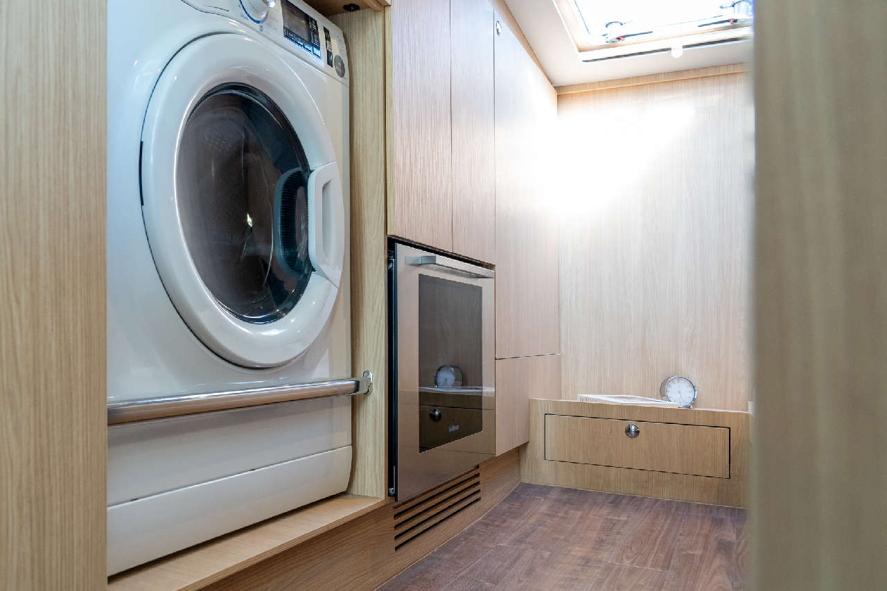 Aquila 42 Internal image 12