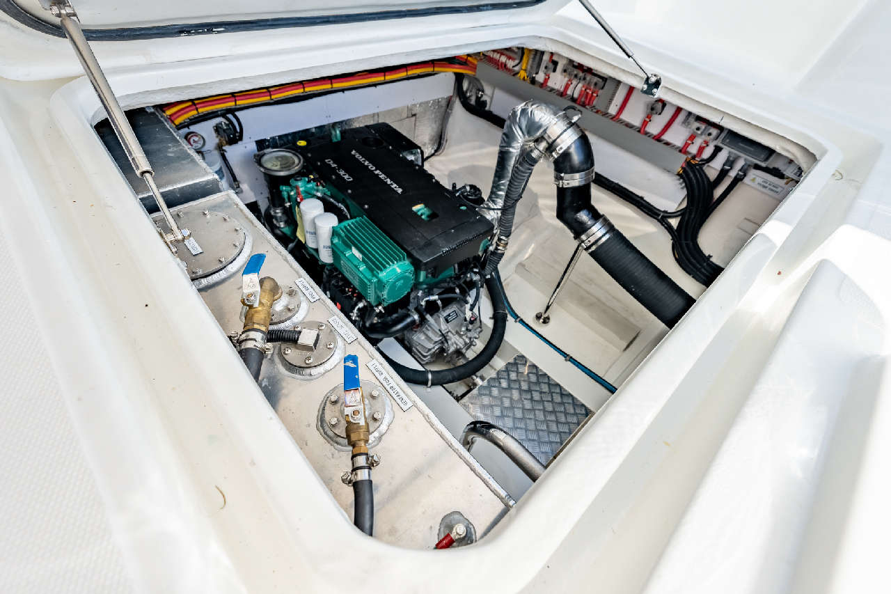 Aquila 42 Internal image 14