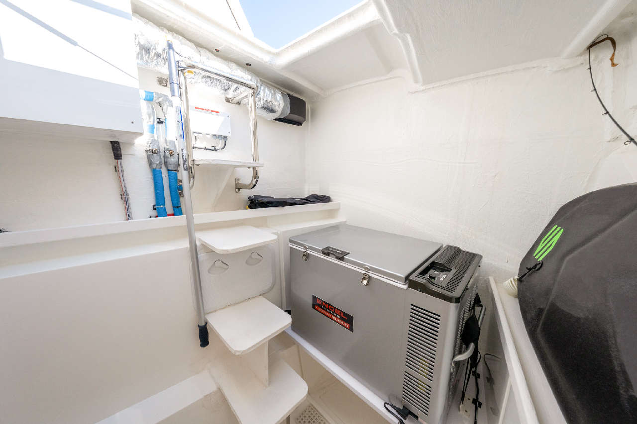 Aquila 42 Internal image 16