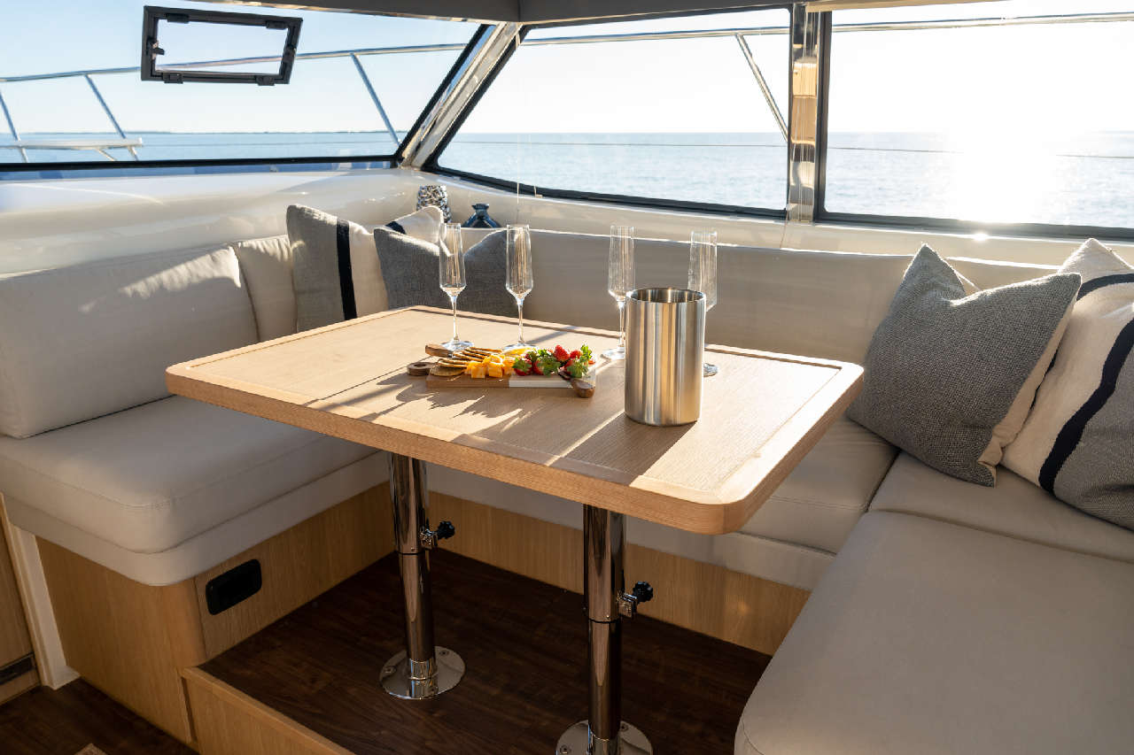 Aquila 42 Internal image 17