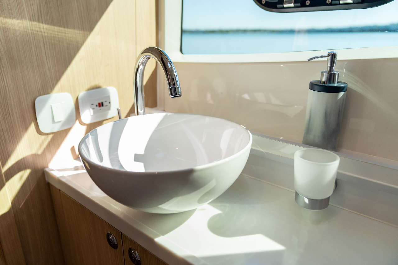 Aquila 42 Internal image 2