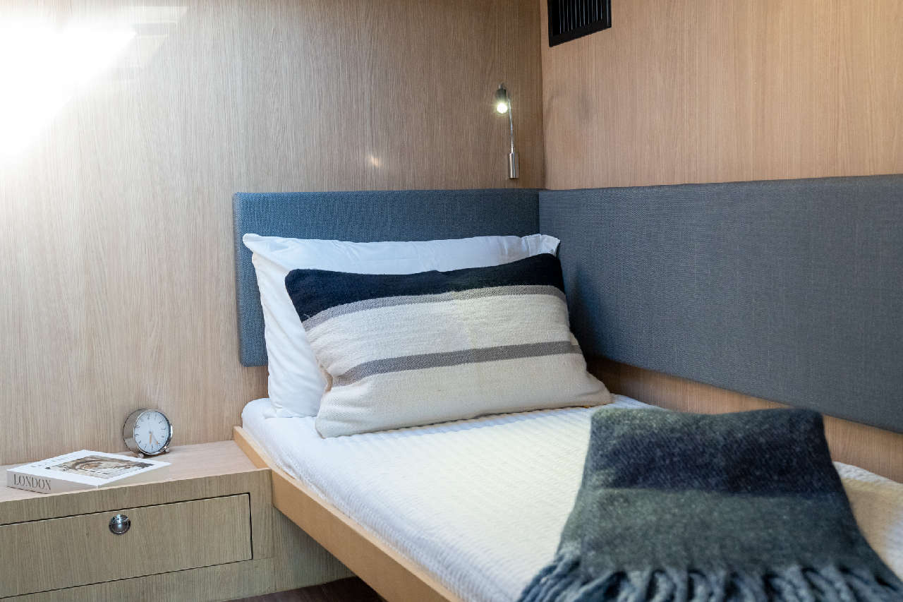 Aquila 42 Internal image 8