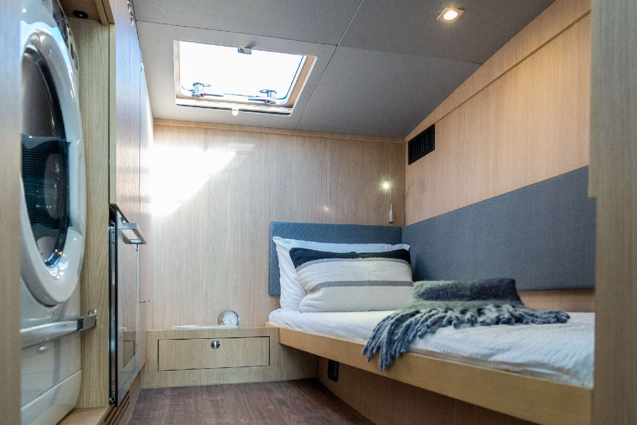 Aquila 42 Internal image 9