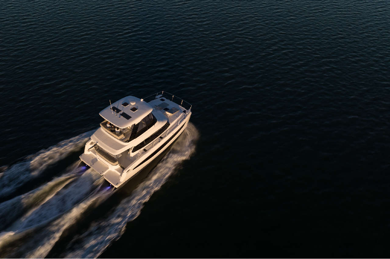 Aquila 42 Running image 2