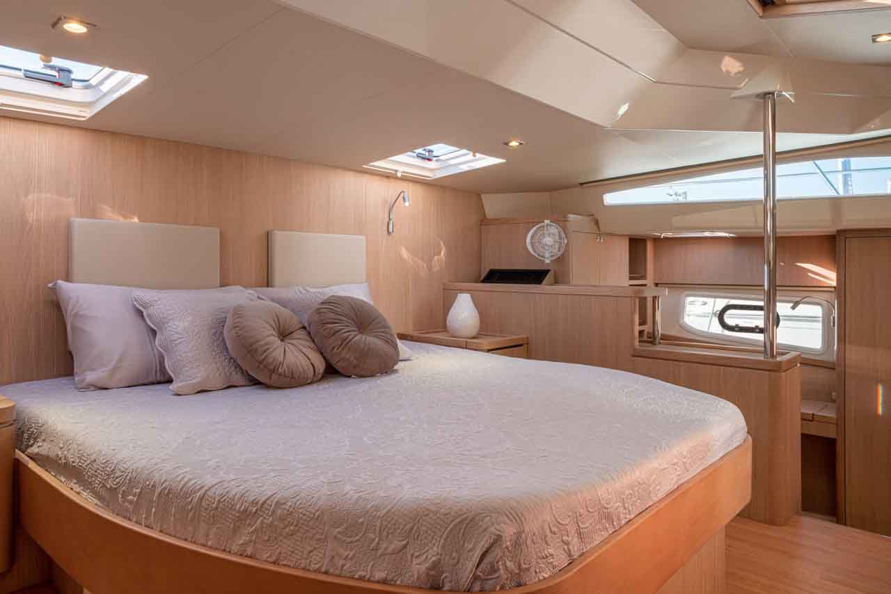 Aquila 44 Internal image 1
