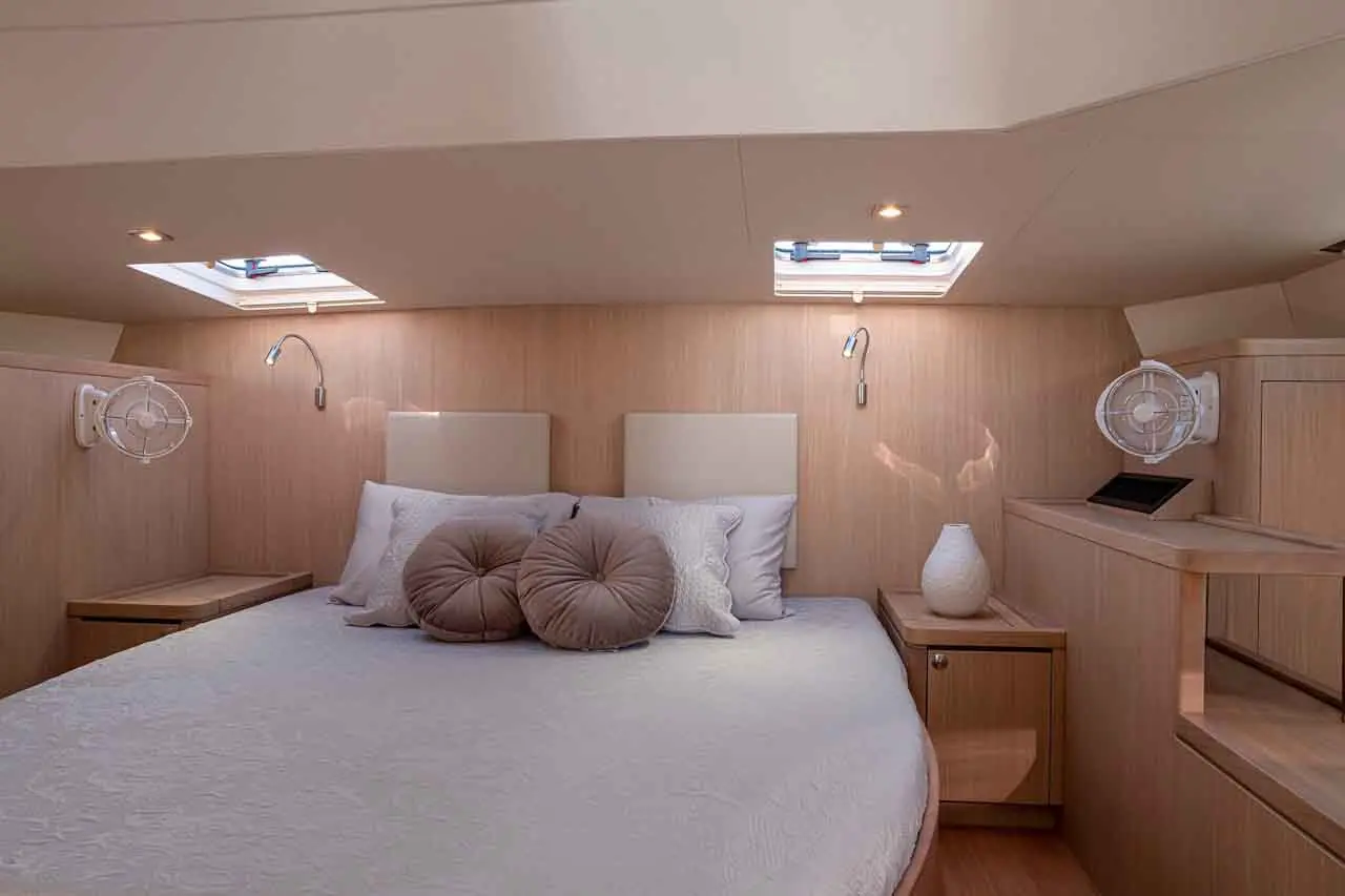 Aquila 44 Internal image 2