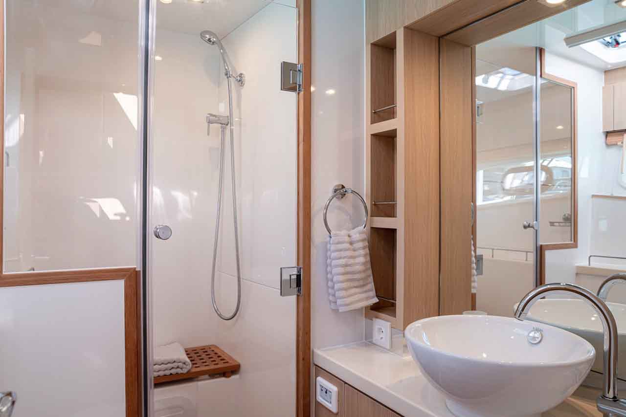 Aquila 44 Internal image 3
