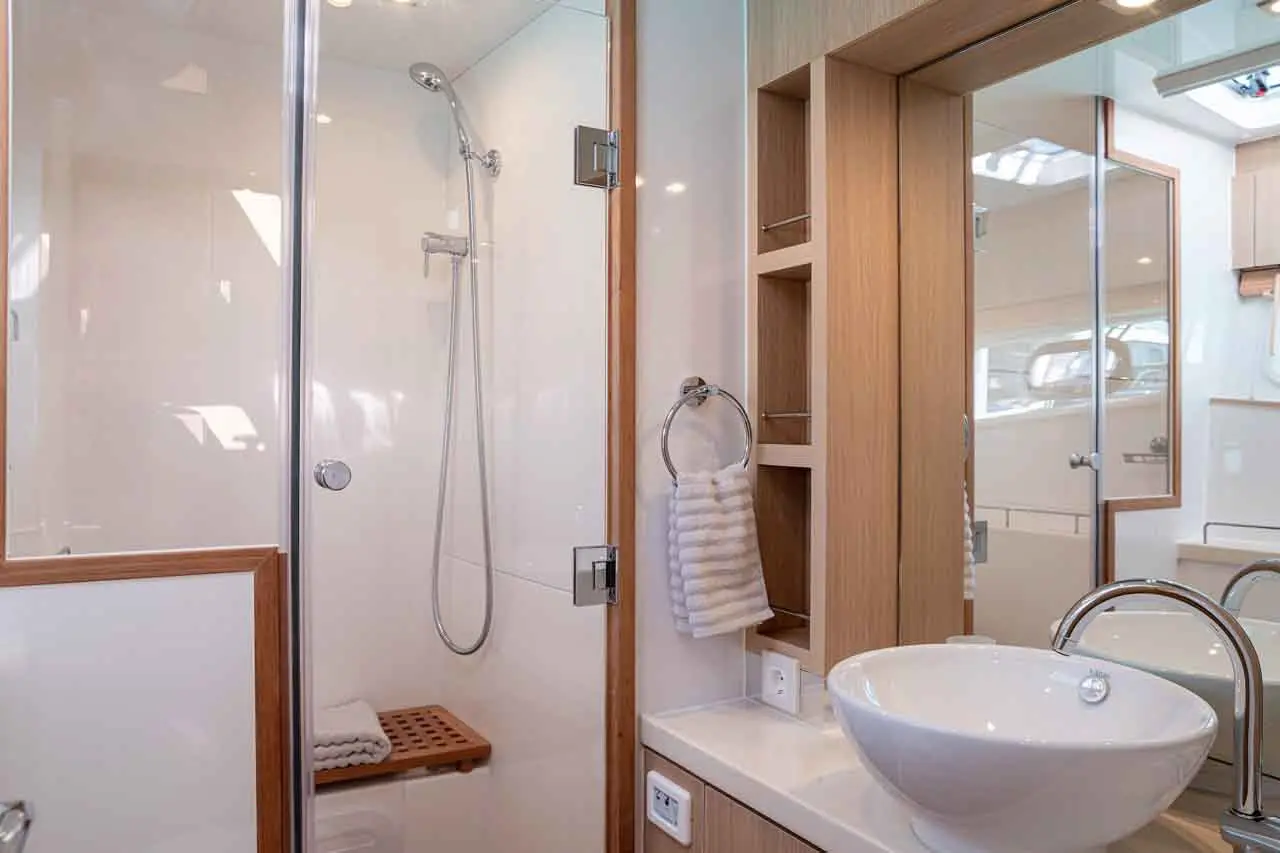 Aquila 44 Internal image 3