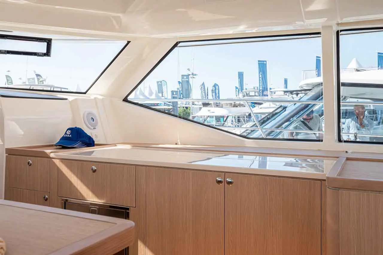 Aquila 44 Internal image 6