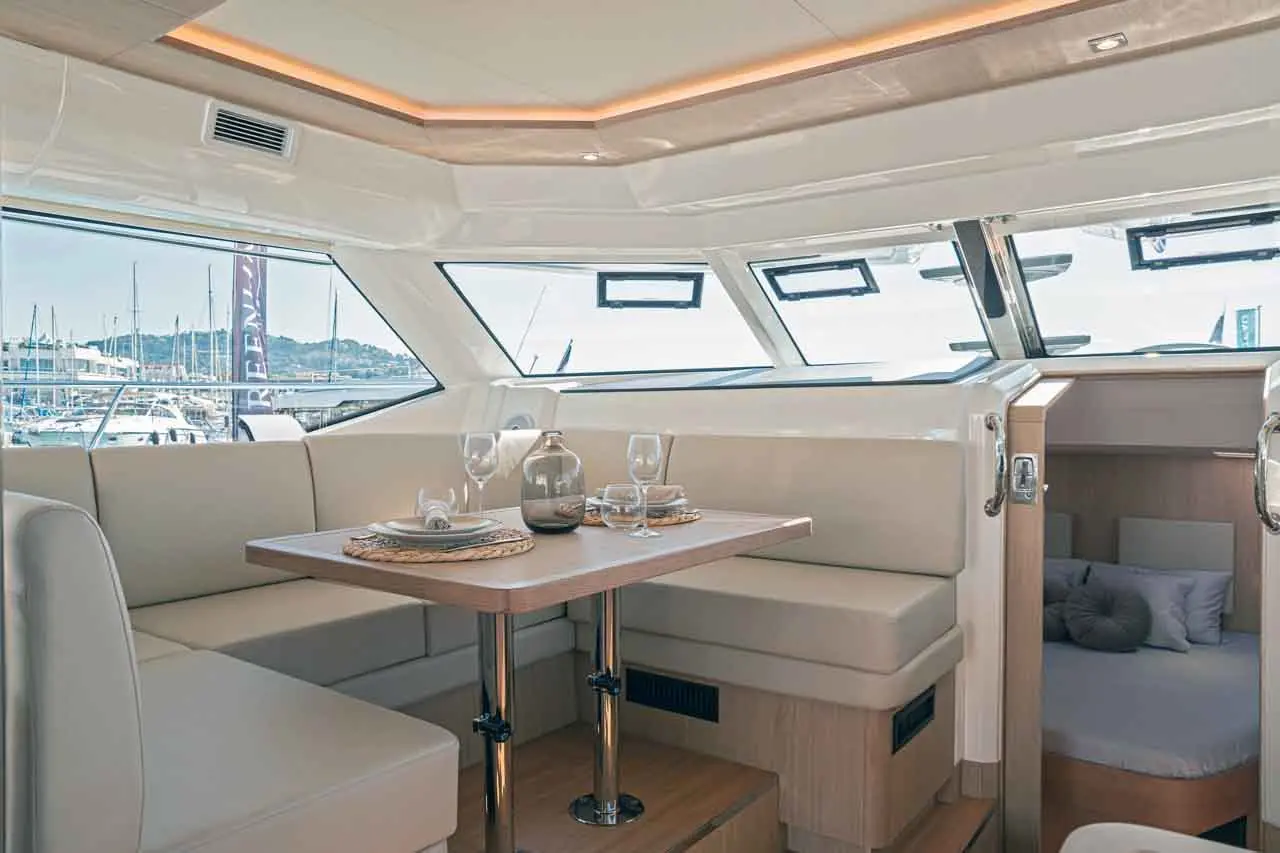 Aquila 44 Internal image 7