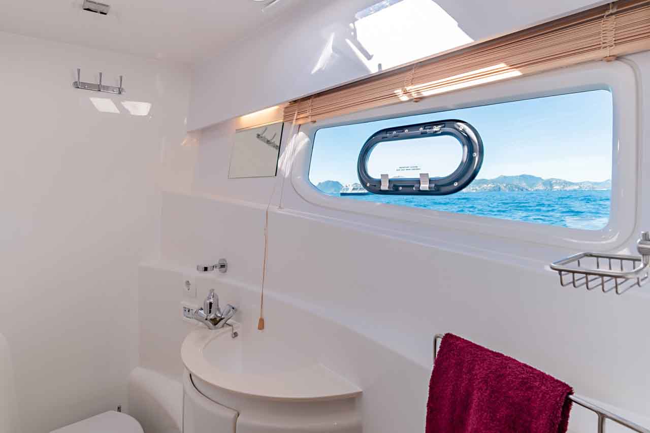 Aquila 44 Internal image 8