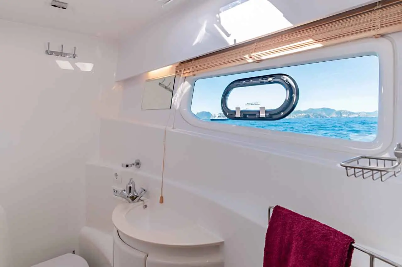 Aquila 44 Internal image 8