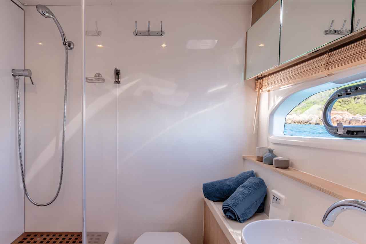 Aquila 44 Internal image 12