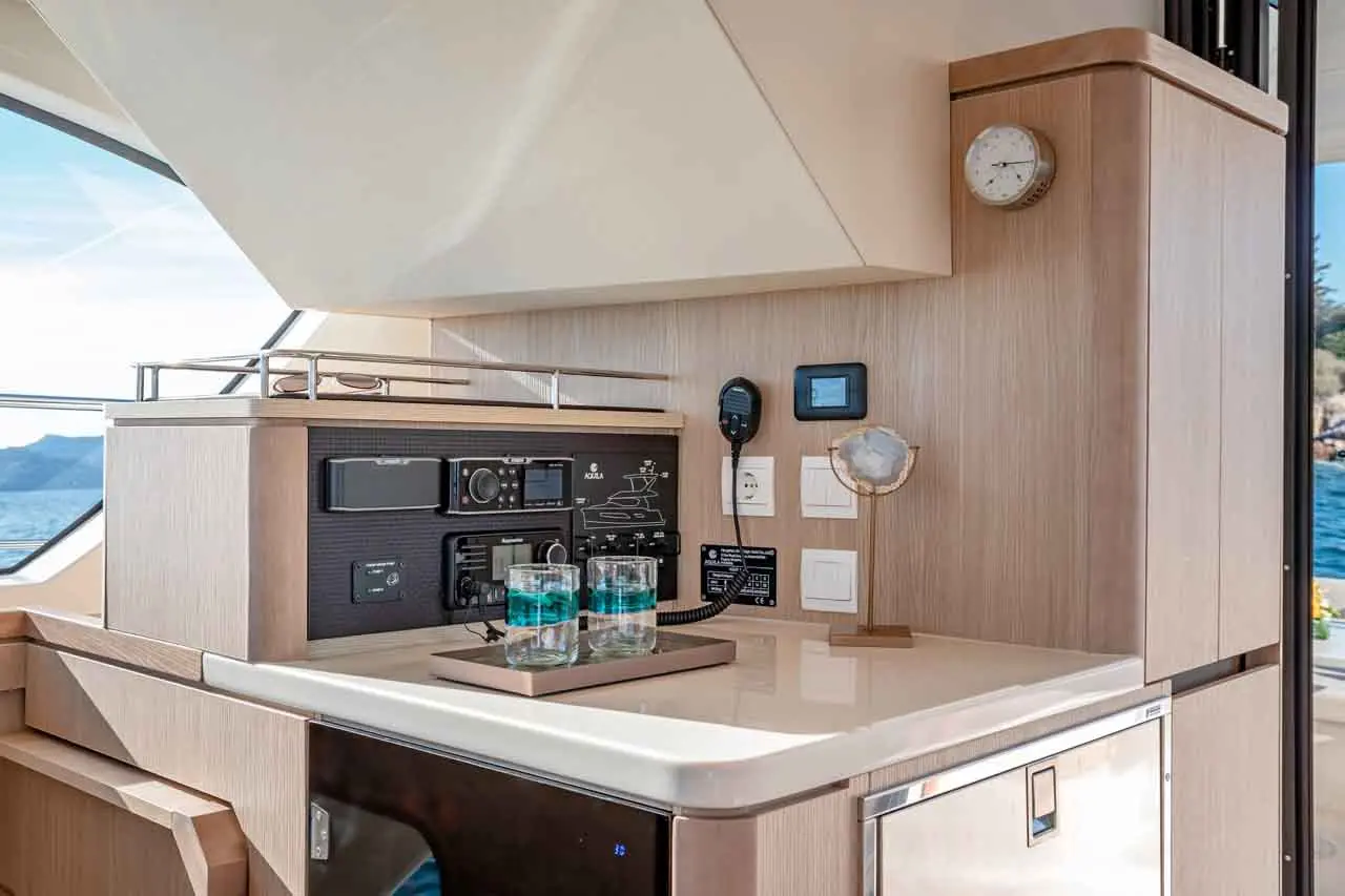 Aquila 44 Internal image 15