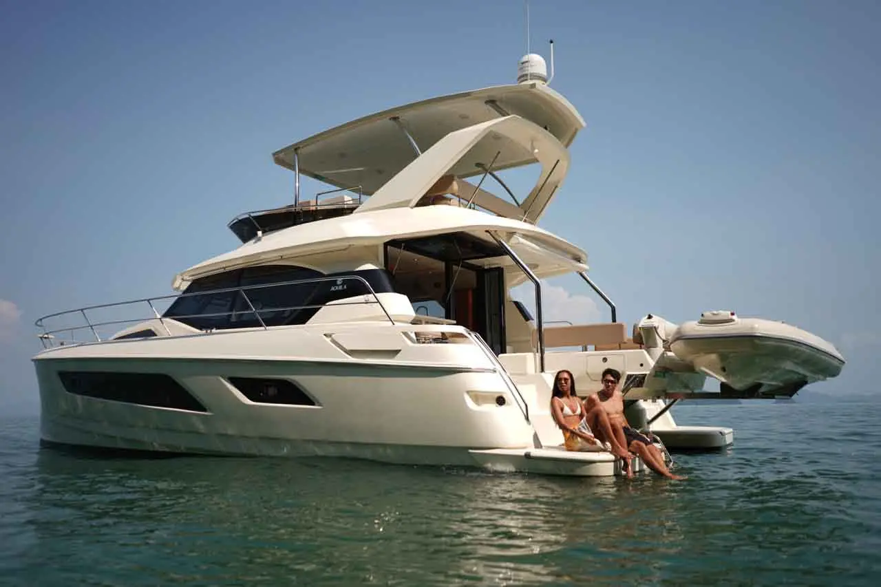 Aquila 44 Lifestyle image 23