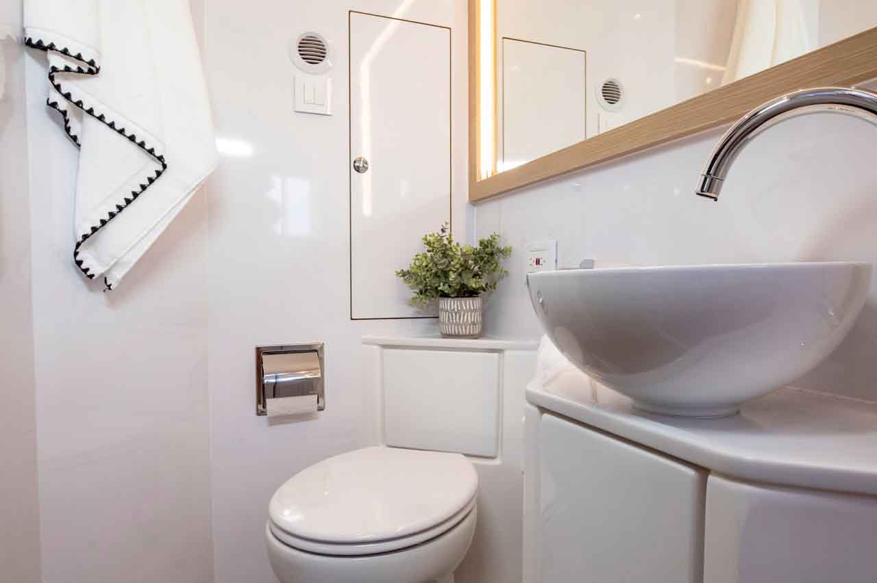 Aquila 54 Internal image 1