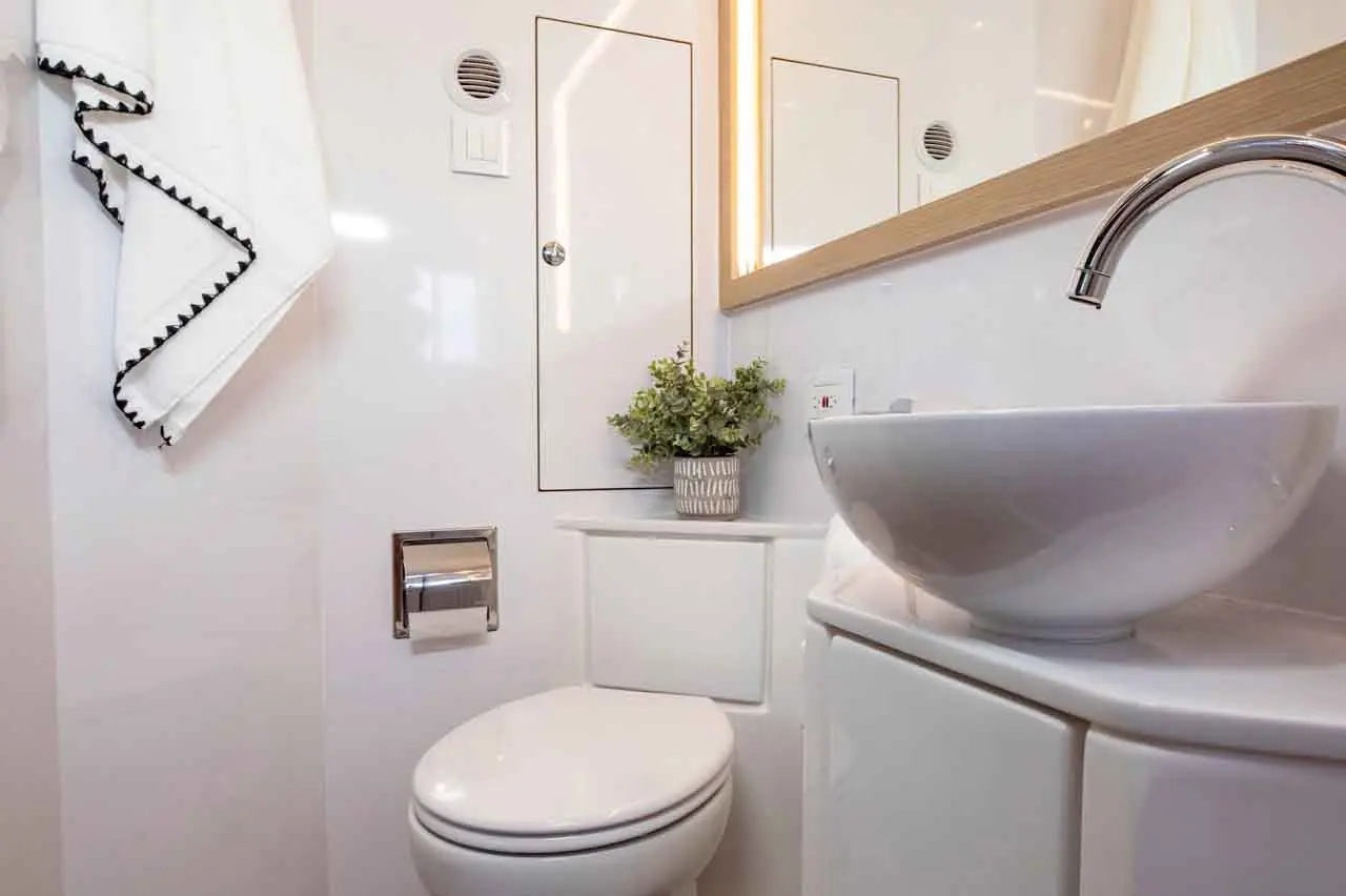 Aquila 54 Internal image 1