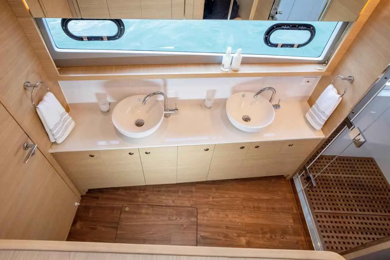 Aquila 54 Internal image 7