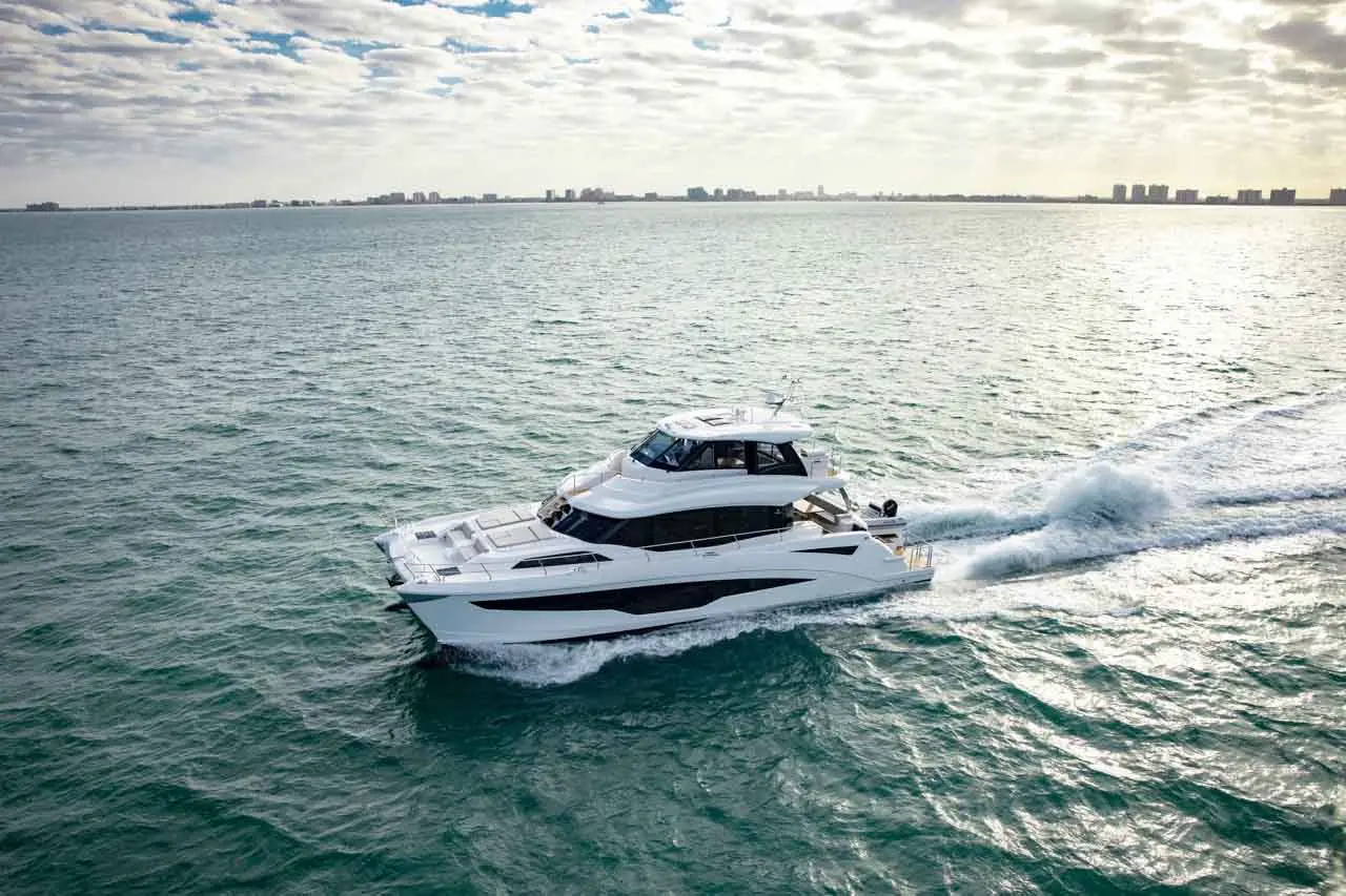 Aquila 70 External image 6