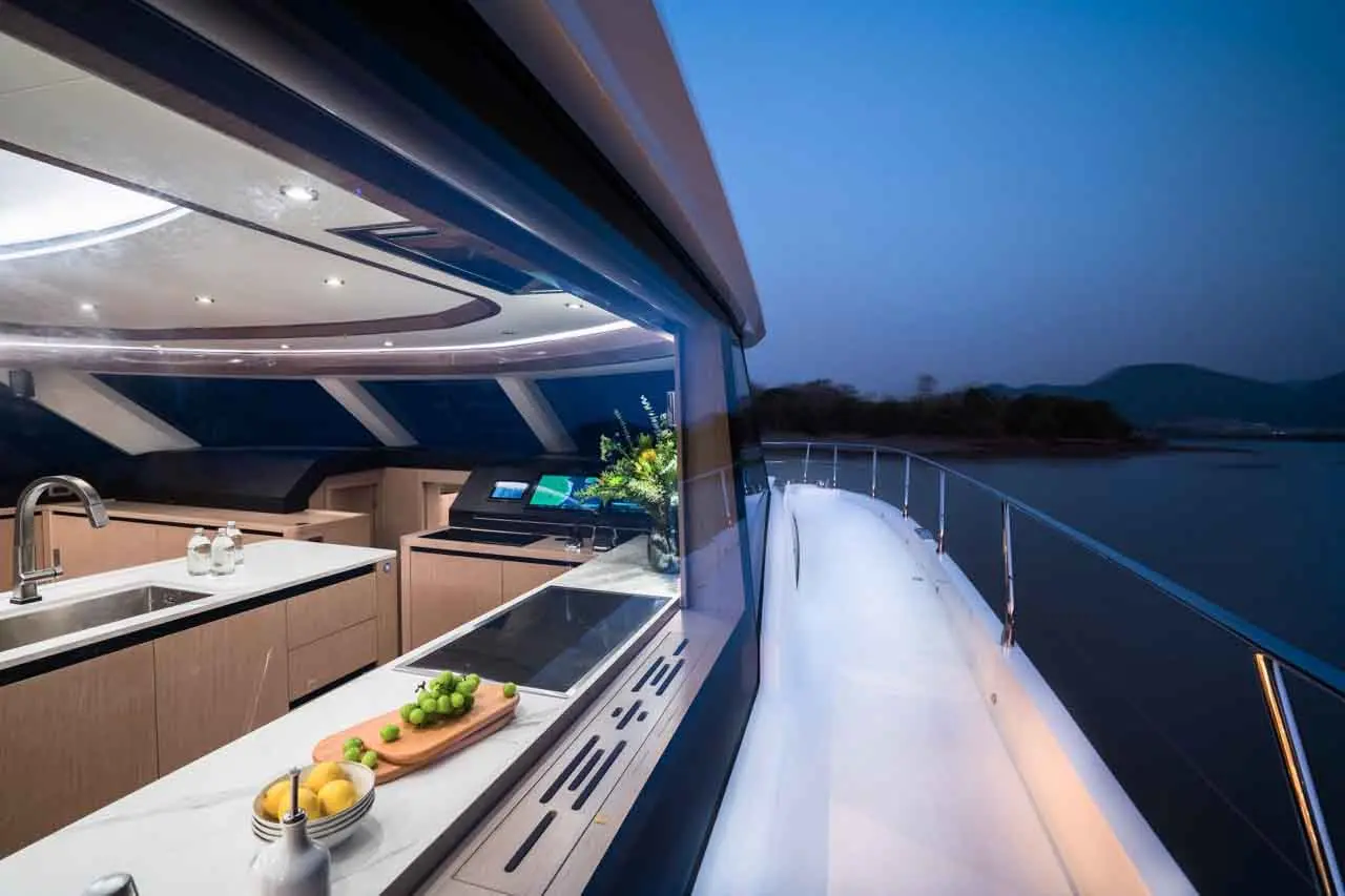 Aquila 70 External image 24