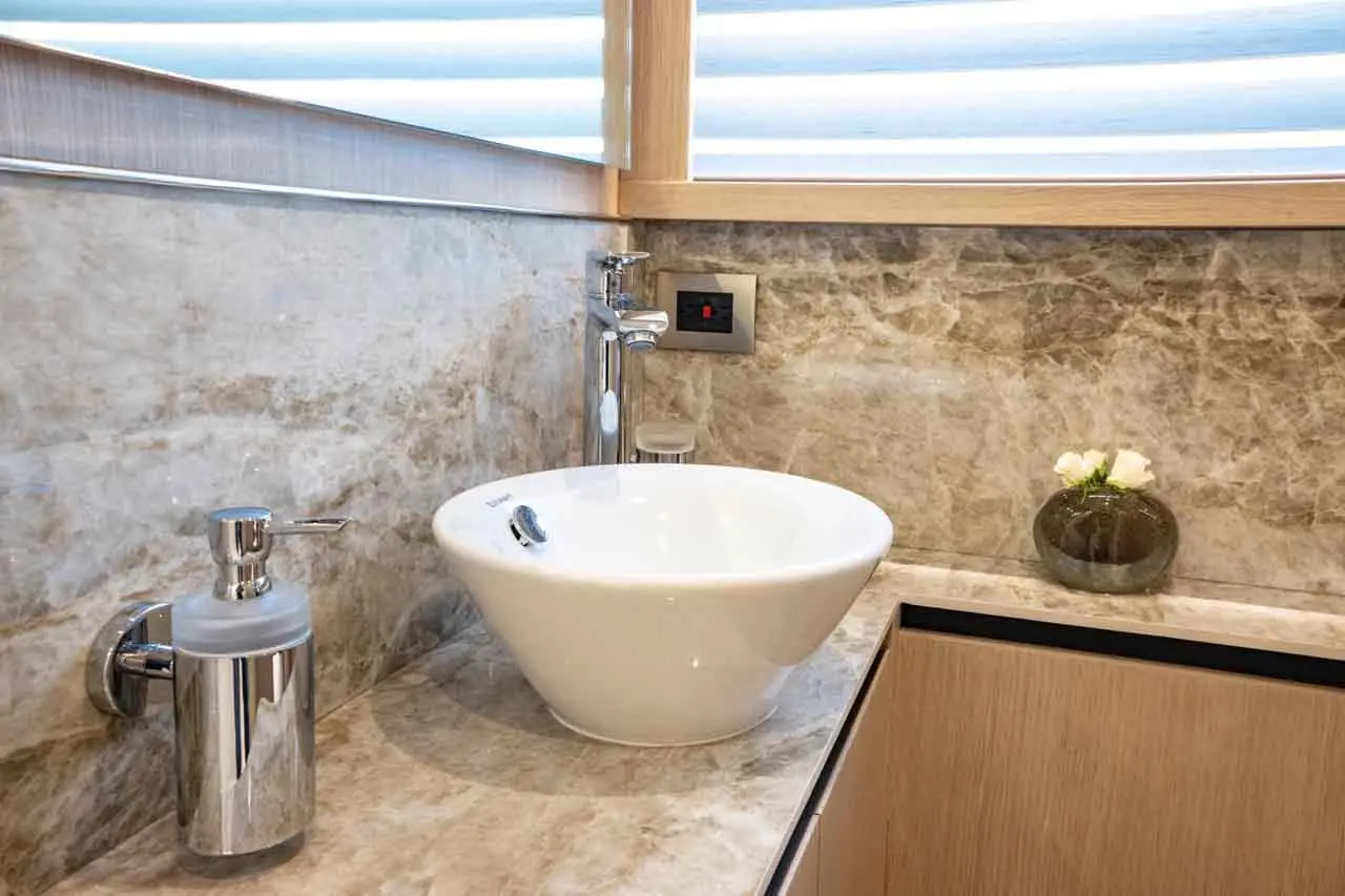 Aquila 70 Features image 9