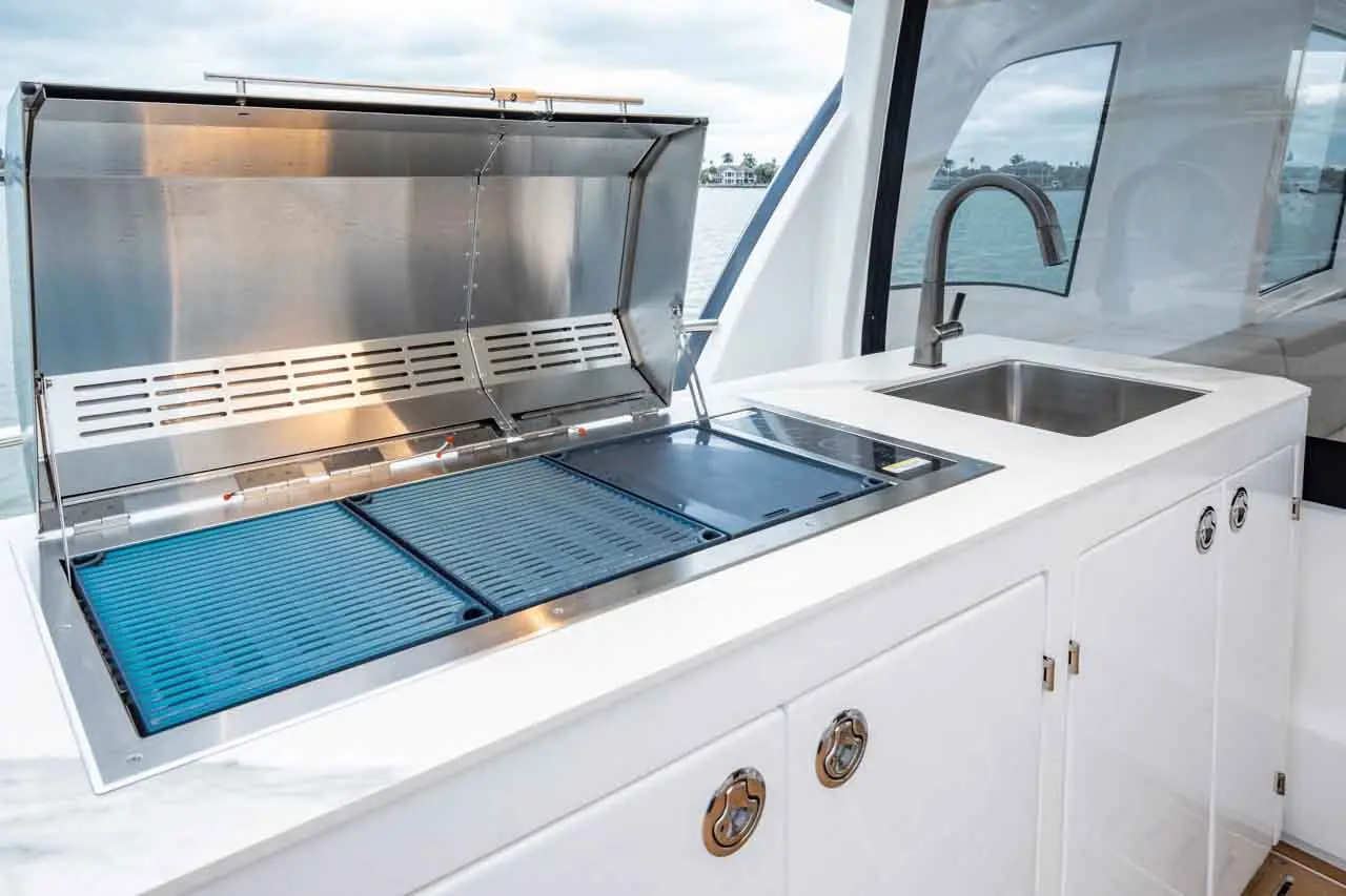 Aquila 70 Features image 17