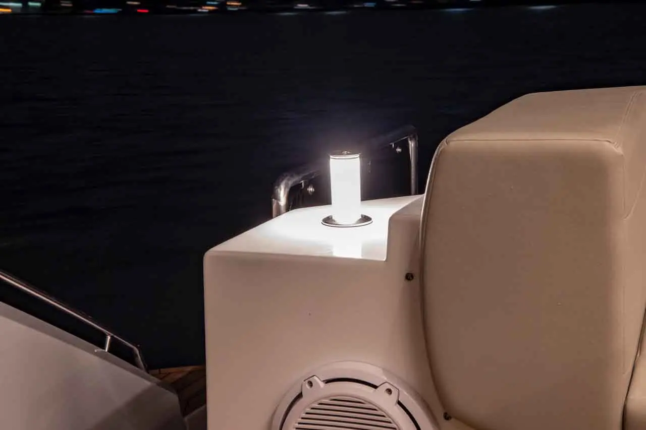 Aquila 70 Features image 20