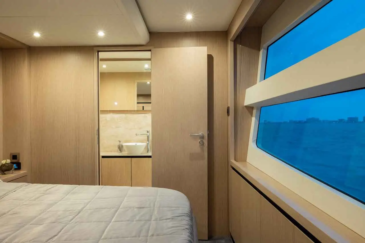 Aquila 70 Internal image 1