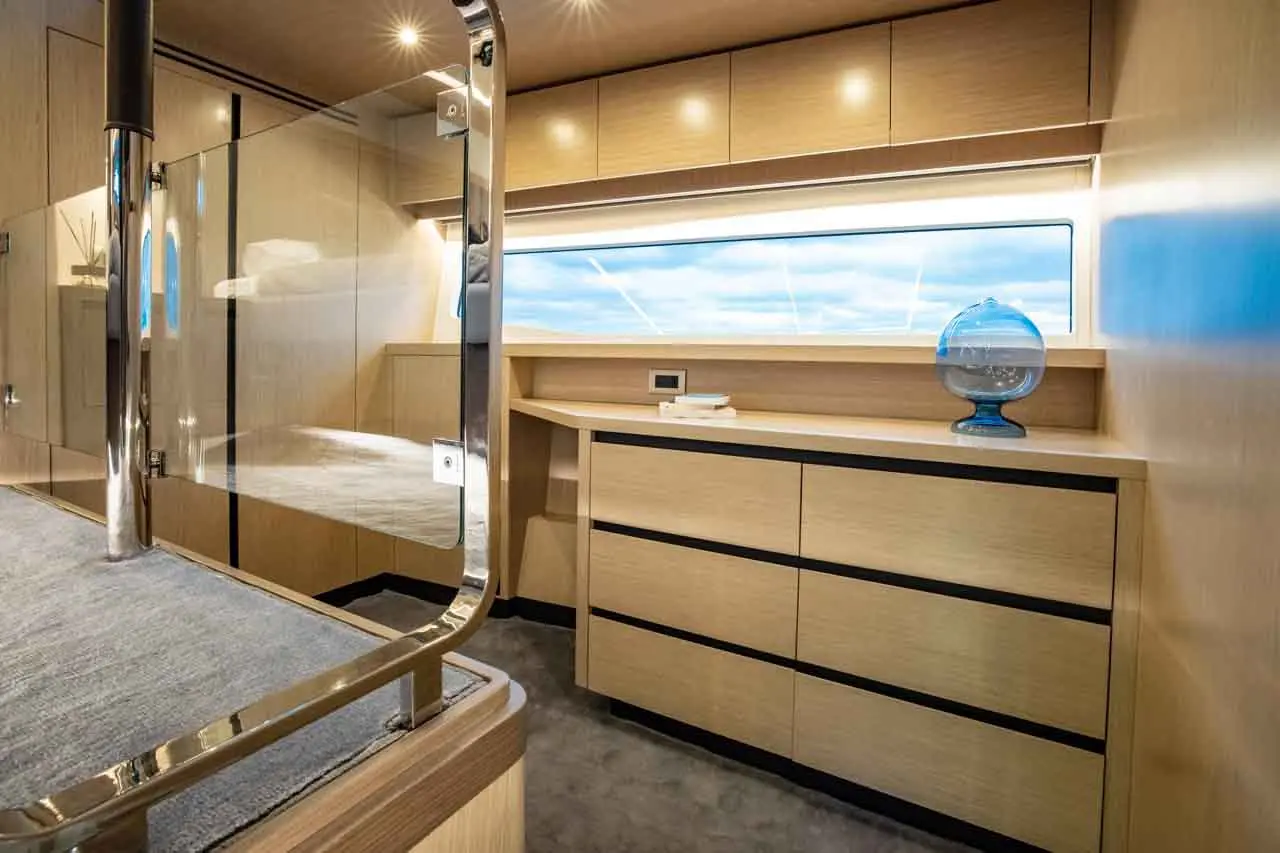 Aquila 70 Internal image 5