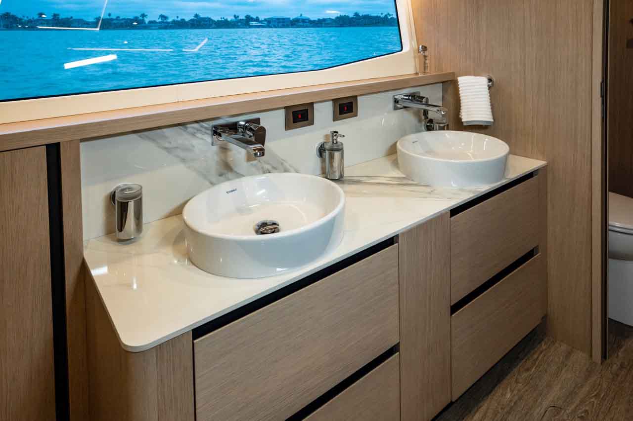 Aquila 70 Internal image 6