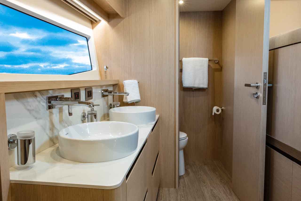 Aquila 70 Internal image 8