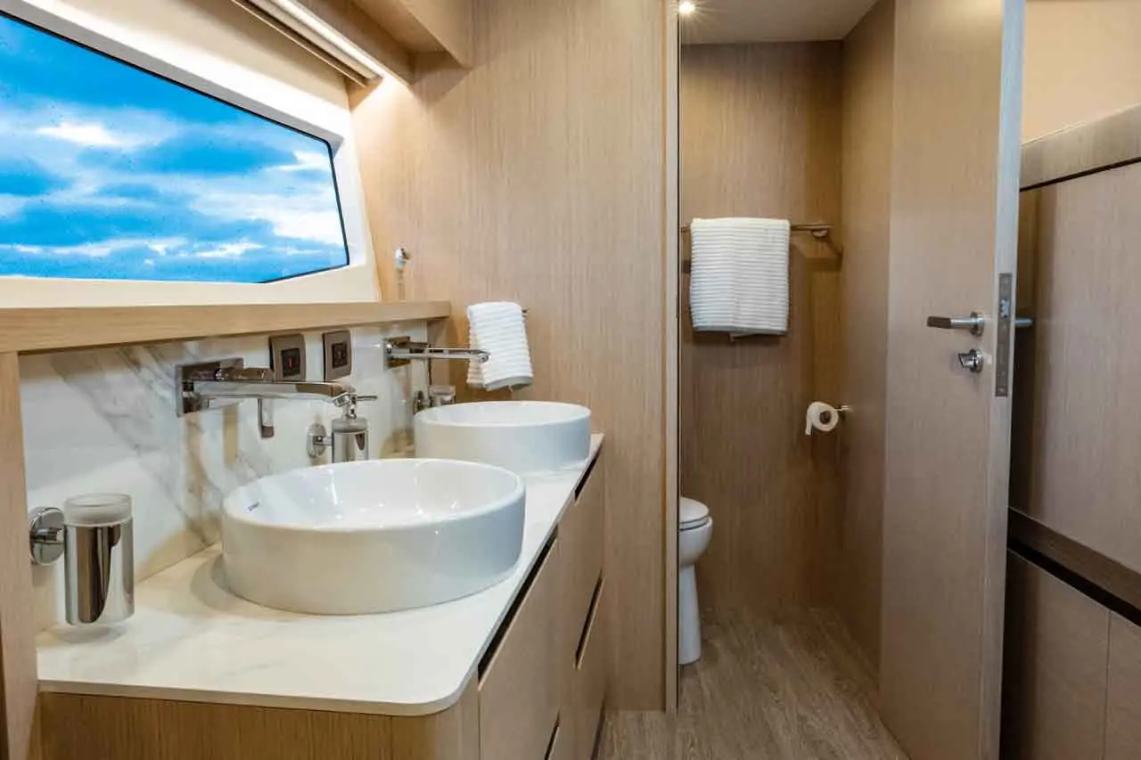 Aquila 70 Internal image 8