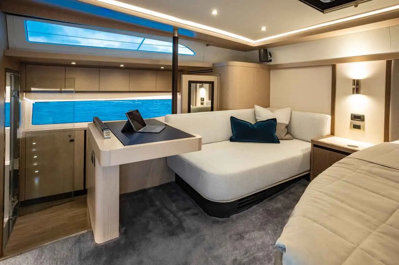 Aquila 70 Internal image 9