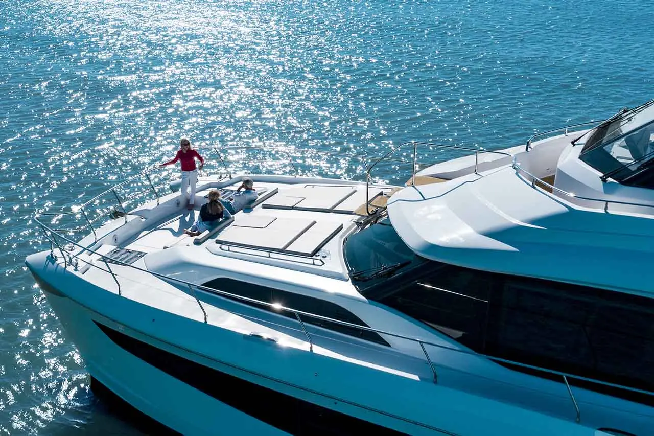Aquila 70 Lifestyle image 3
