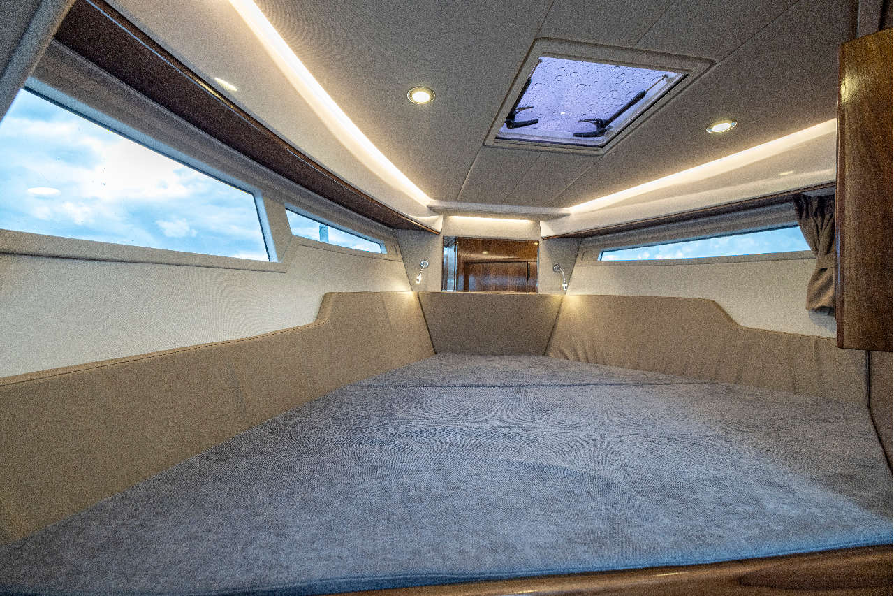 Aquador 300 HT Interior image 2