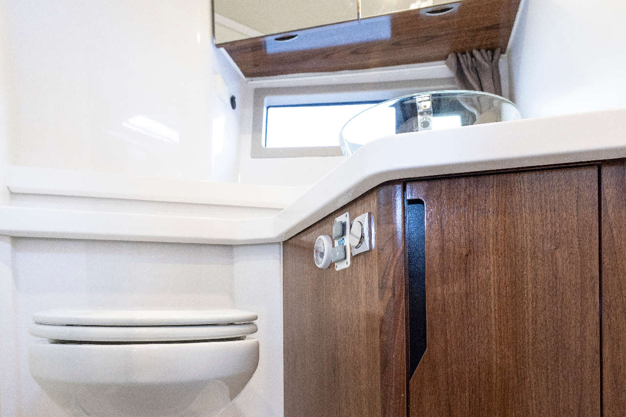 Aquador 300 HT Interior image 6