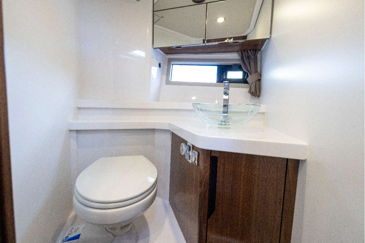 Aquador 300 HT Interior image 7