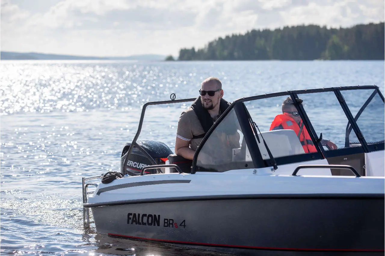 Falcon BRs4 Lifestyle image 2