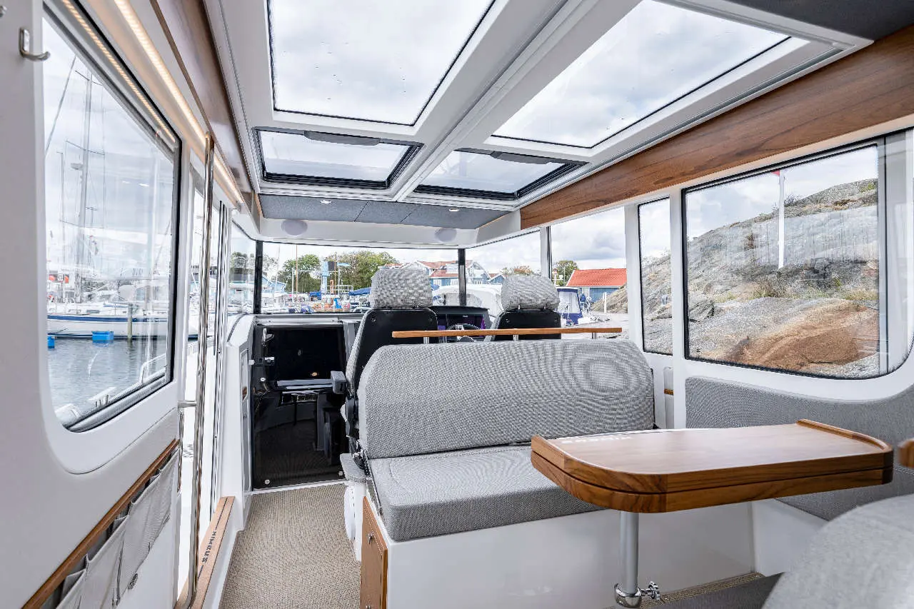 Nimbus Commuter 11 Interior image 12