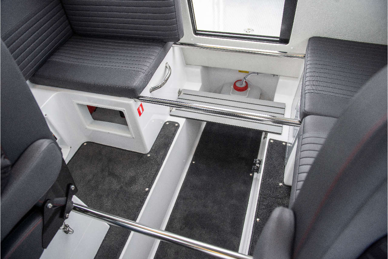 Falcon C7 Interior image 3