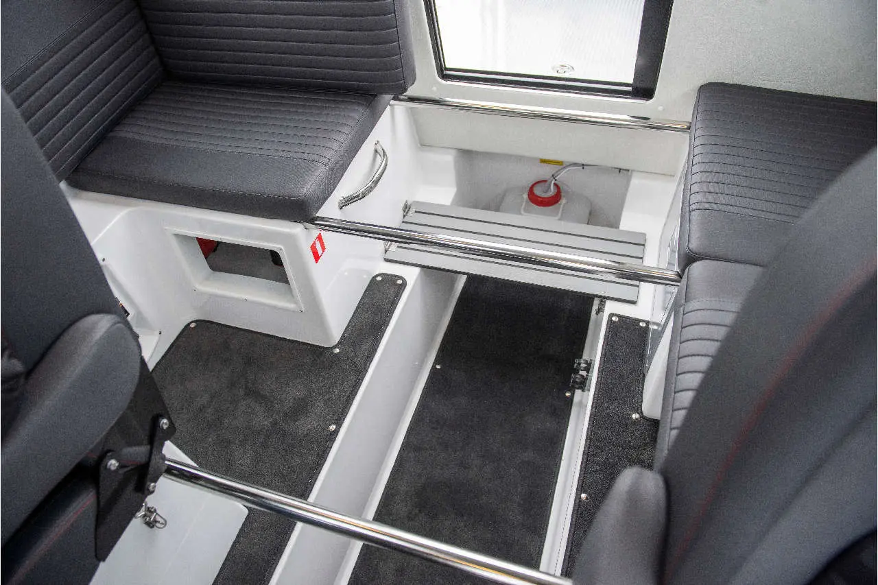 Falcon C7 Interior image 3